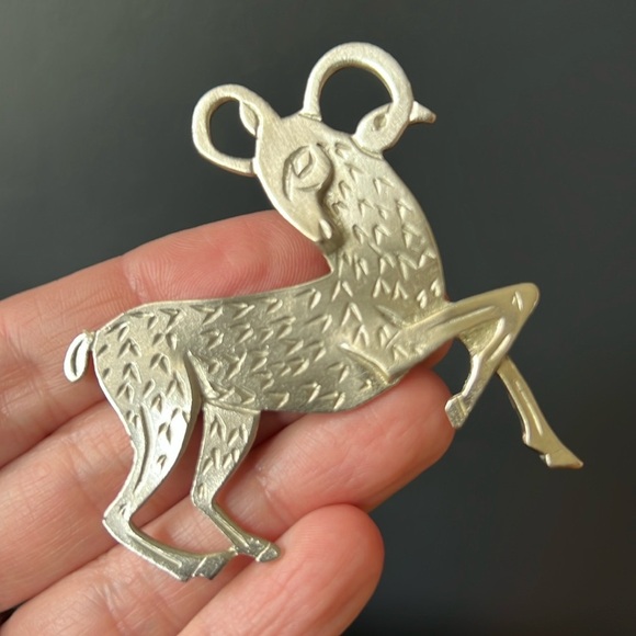 Large Capricorn Brooch Zodiac Artisan Pin Gift Silver Tone Modernist Jewellery - Picture 1 of 3